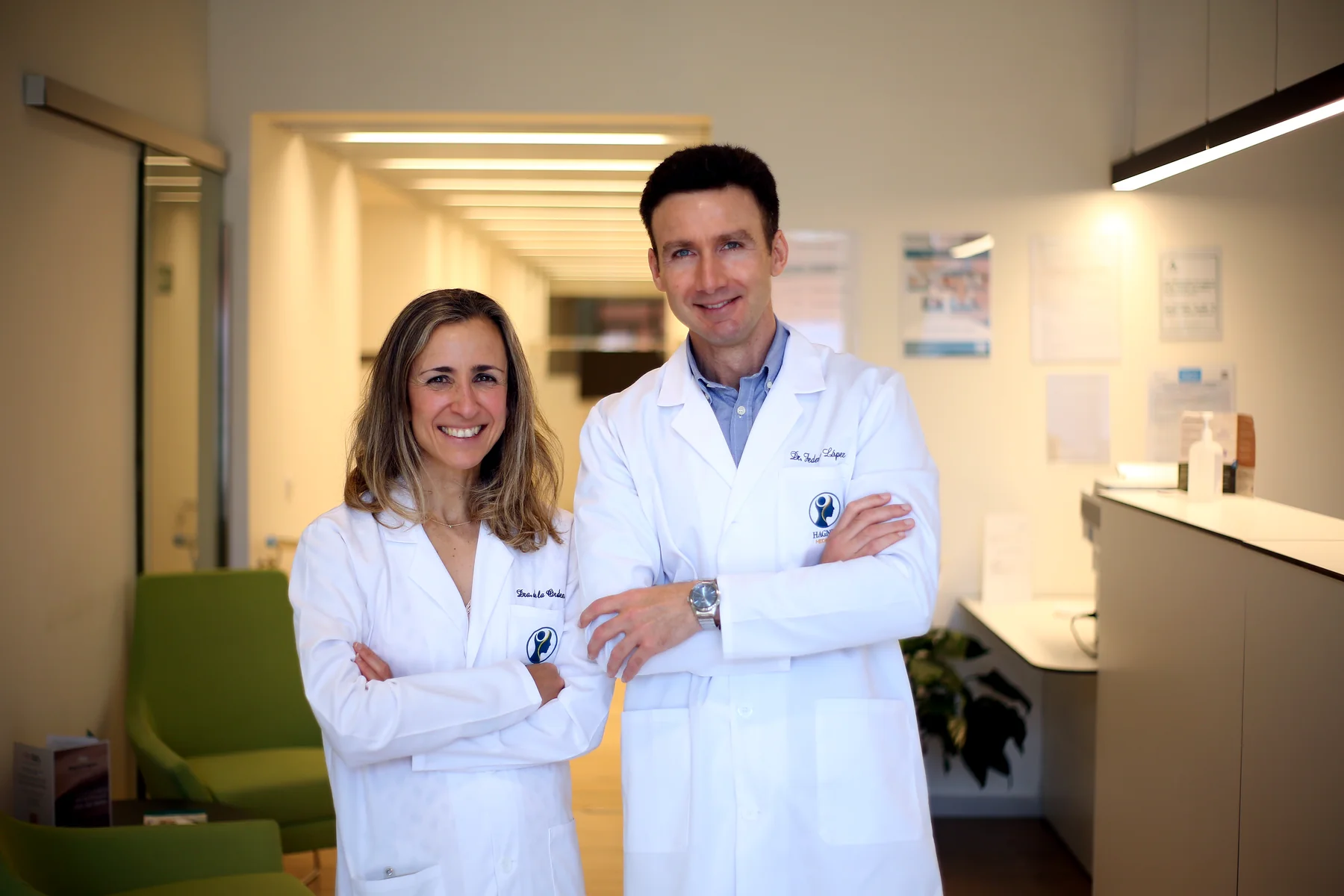 Dra. María Ángeles de la Orden y Dr. Federico López en la clínica HAGNES Medical, San Bernardo, Sevilla